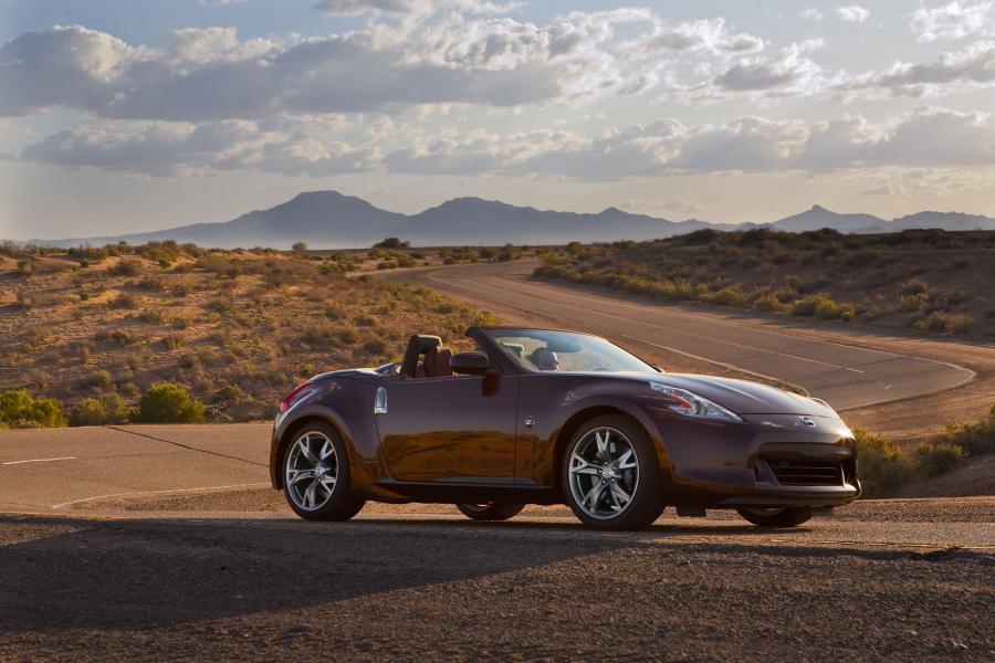  Nissan 370Z Roadster 2010 года  (фото 19 из 21)